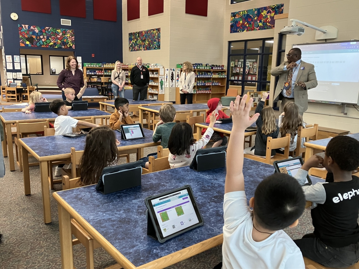 Assistant State Superintendent Dr. Darrell Williams stopped by Henderson Elementary in Madison Schools - MMSD earlier this week to visit with 3rd graders for their library class.